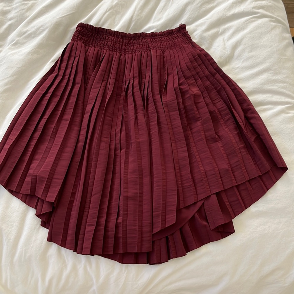 Joie pleated Burgundy Skirt Size Small